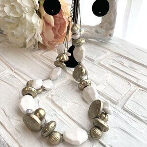 Vintage Gold/White necklace - chunky